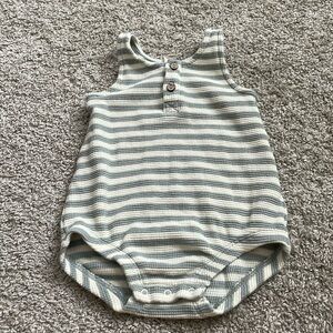 Quincy Mae 12-18m bubble EUC